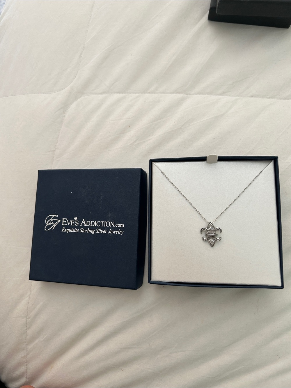 Eve’s Addiction Sterling Silver Fleur-de-Lis Pendant Necklace in Silver